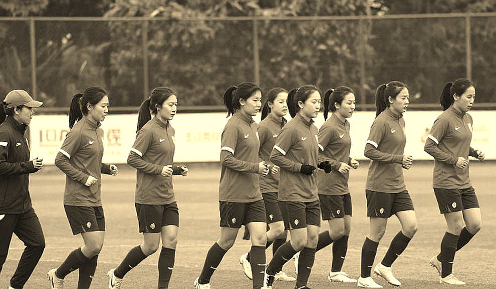 Tiếng huýt sáo ở Bernabéu: Khi một làn sóng phẫn nộ được dựng trên một nguồn tin duy nhất