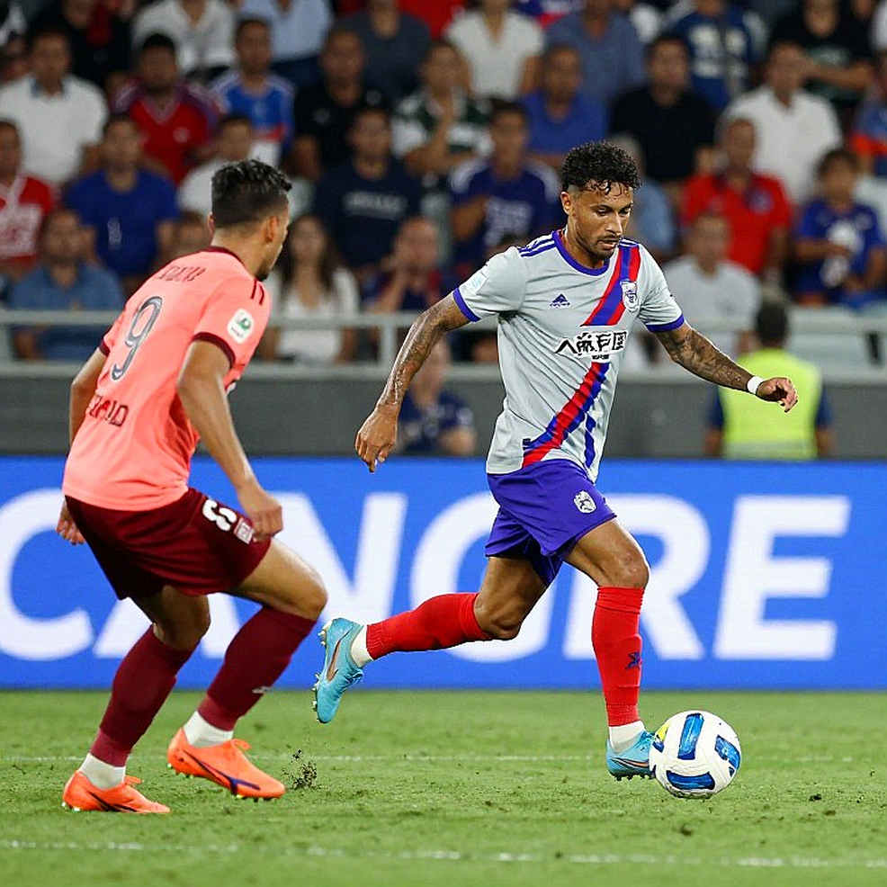 Cậu bé 15 tuổi giữa Real Madrid và Barcelona: Tiếng thở dài của bóng đá hiện đại Cậu bé 15 tuổi giữa Real Madrid và Barcelona: Tiếng thở dài của bóng đá hiện đại