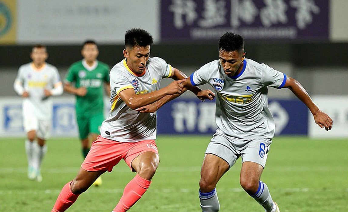 Bàn thắng phút 32 ở Clásico Nacional: Marín đứng giữa hai trung vệ và vùng xám của luật việt vị