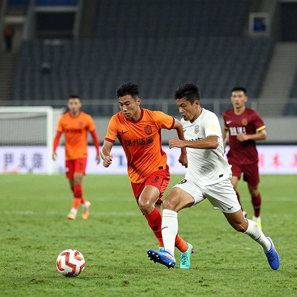 Rondón, mười bàn sau chín vòng, và những dòng số liệu không ai chịu ký tên