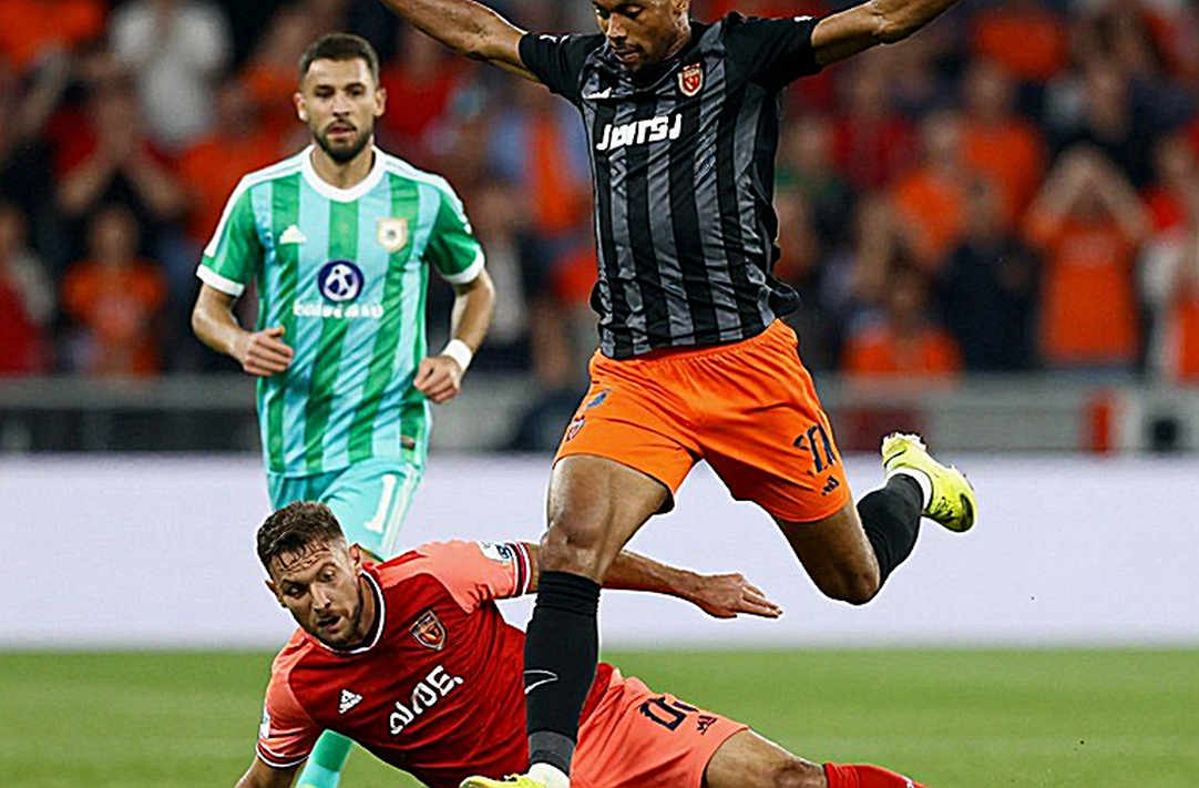 Khán đài trống của V.League: Tiếng hát bị nén trong từng chiếc ghế