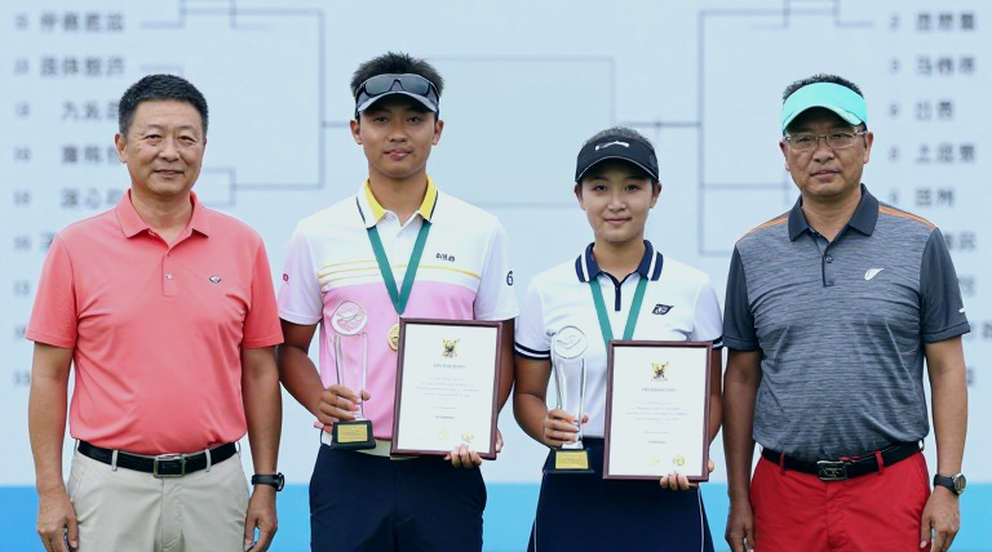 PURE Insurance Championship: 80 junior, 320 người và một bảng số không đo được cú swing