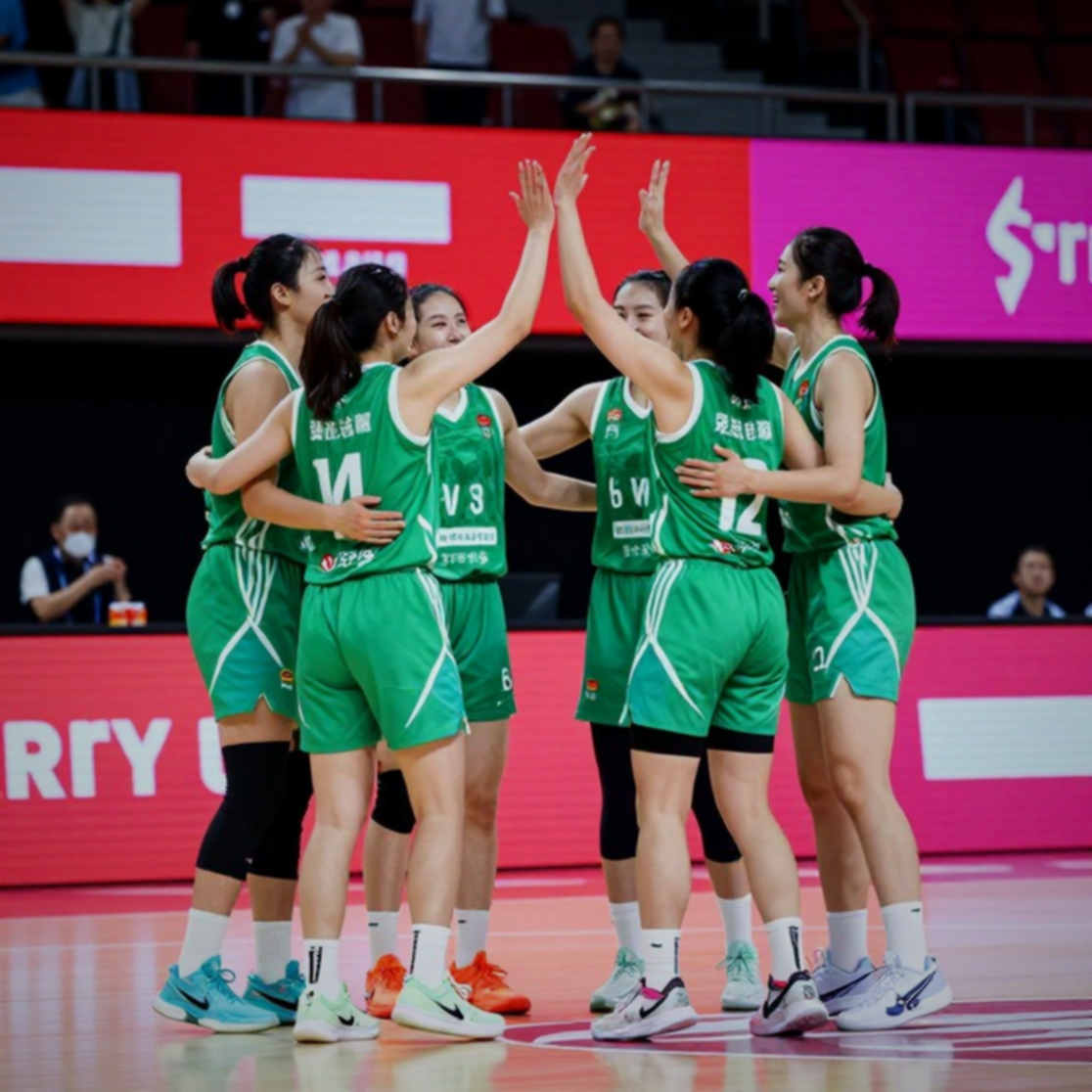 Chuyển nhượng V.League: Tiền đi trước, bóng lăn sau