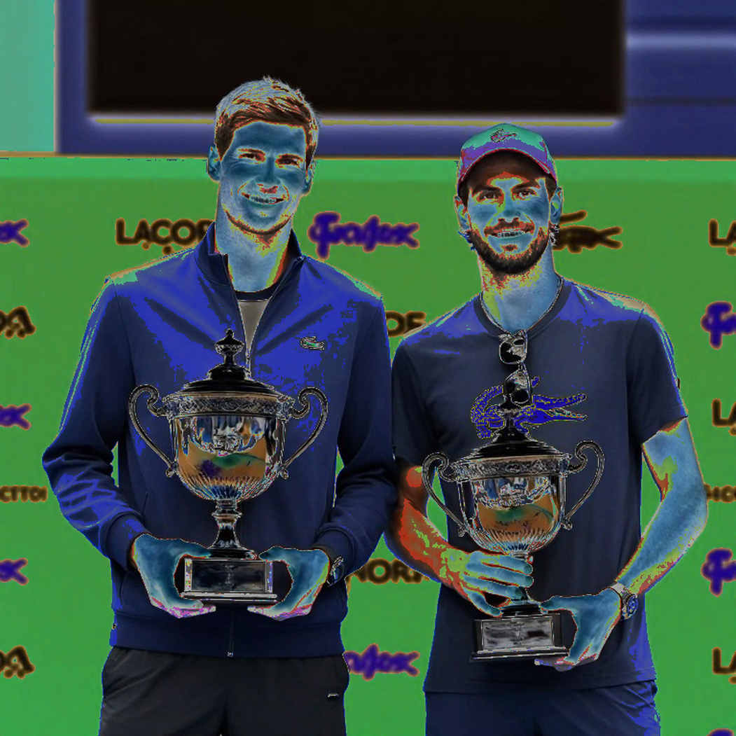 Jodar hạ Medvedev 6-3, 6-4 ở bán kết Shanghai Masters: chuỗi giao bóng gãy và tấm vé vào chung kết