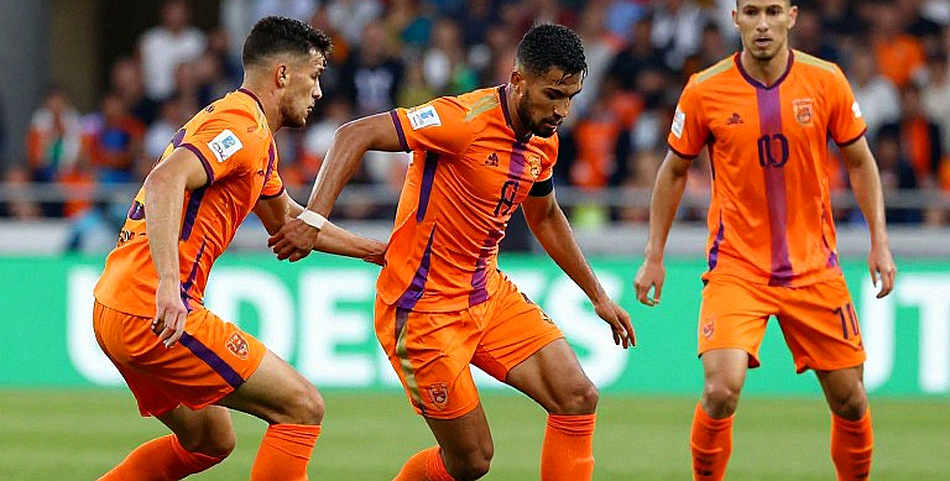 Premier League và nền công nghiệp của sự phẫn nộ: khi tranh cãi trọng tài trở thành hàng hóa Premier League và nền công nghiệp của sự phẫn nộ: khi tranh cãi trọng tài trở thành hàng hóa