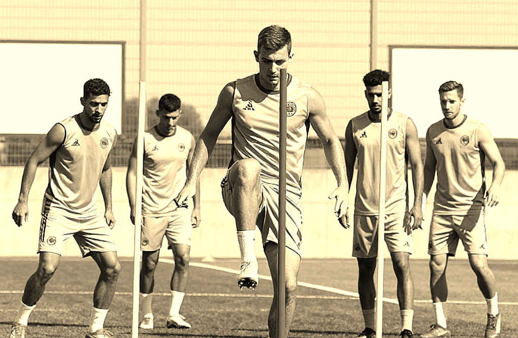Buổi ra mắt ở Clásico Tapatío: khi Chivas đặt một cầu thủ 19 tuổi vào giữa không gian chưa ai đọc