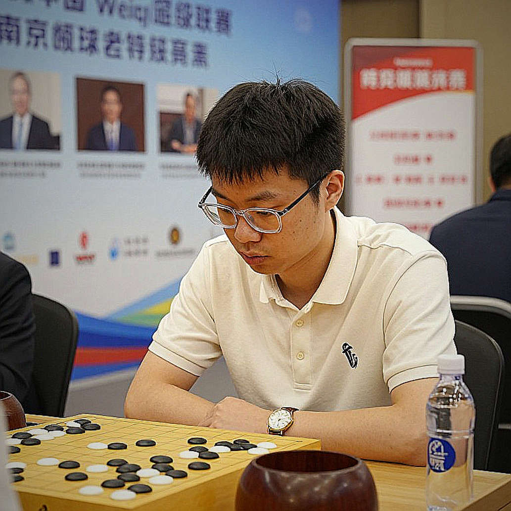 ChessBase Magazine số 225: 27 ván cờ ngắn, 10 bài khai cuộc và nỗi lo dài của làng cờ