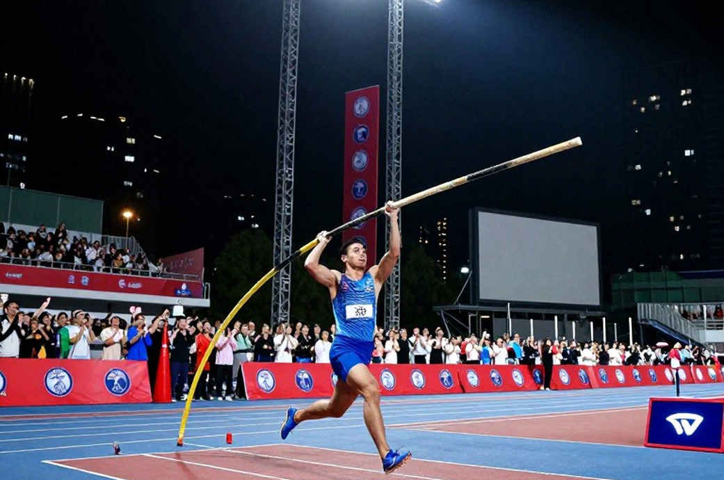 Jemma Reekie: Kỷ lục dặm đường châu Âu và khoảng trống phía sau vạch đích 800m