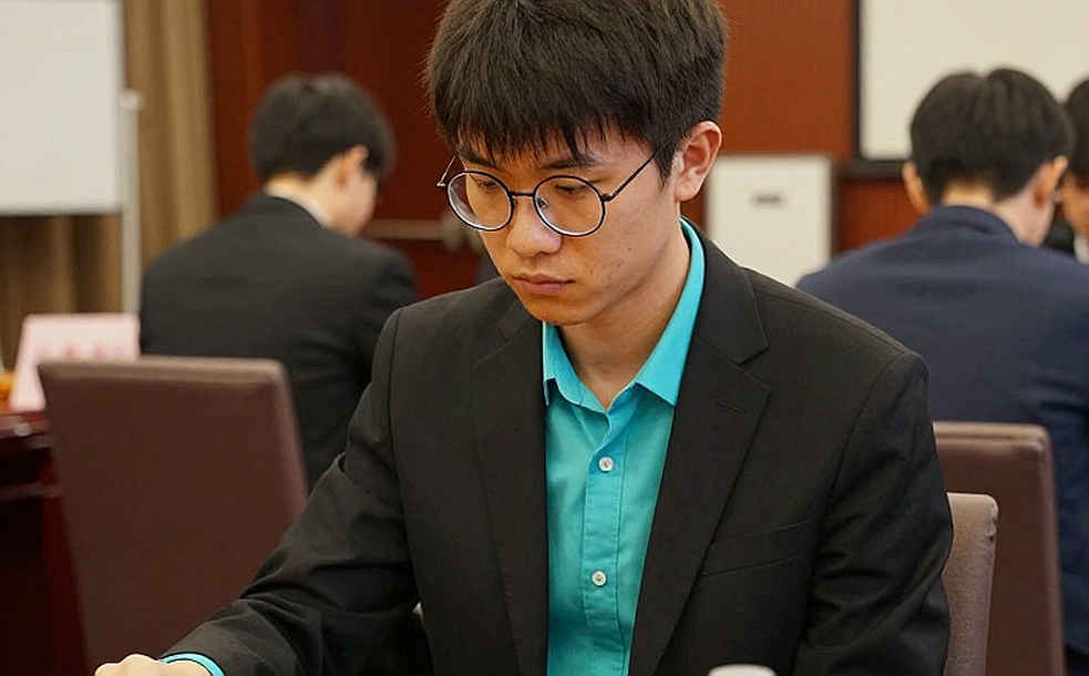 Gambit 5.e5 trong Ván Ý: Di sản Sveshnikov và cái bẫy mang tên niềm tin